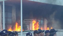 Report TV - 6 orë bomba molotov ndaj institucioneve, përmbledhje e protestës së 11 majit nga opozita