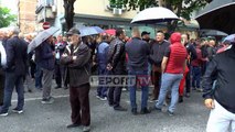 Nis protesta te Drejtoria e Policisë së Tiranës, të pranishëm aleatët dhe bashkëshortja e Bashës