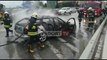 Report TV - Durrës, makina merr flakë në ecje, nuk ka të lënduar