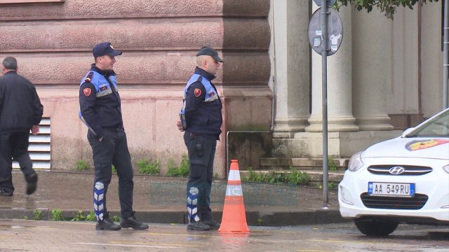 Lleshaj mbledh drejtuesit kryesorë të policisë - News, Lajme - Vizion Plus