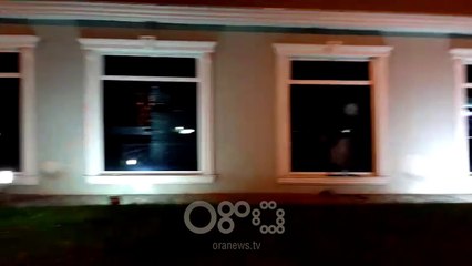 RTV Ora - Thyhen xhamat tek Drejtoria e Policisë së Tiranës
