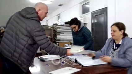 RTV Ora - Frika nga protestat, KQZ "arratiset" në magazinat e Lundrës të regjistrojë kandidatët