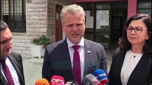 Ambasadori austriak: Dënojmë dhunën, koha për dialog politik - News, Lajme - Vizion Plus