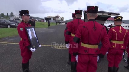 Mberrin trupi i Major Tanushit