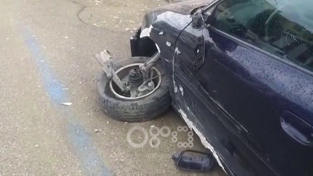 RTV Ora - Mjeti me shpejtësi merr përpara pesë makina të parkuara në bulevard