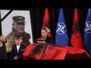 LIVE/ Homazhet në nder të majorit Klodian Tanushi