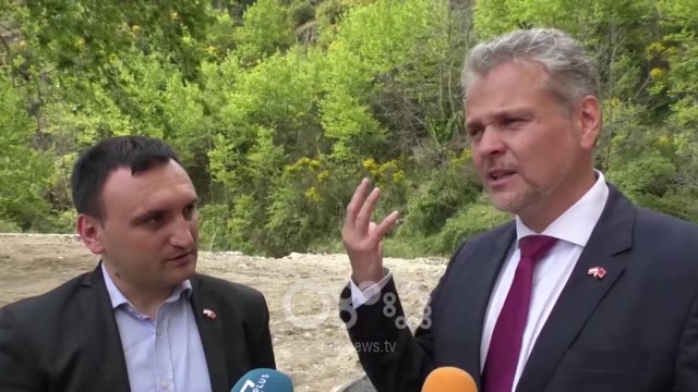 RTV Ora - Kriza politike, ambasadori austriak: Zgjidhja të vijë para sezonit turistik