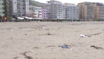 Deti nxjerr mbeturinat/ Shëngjini s’është gati për sezonin veror - Top Channel Albania
