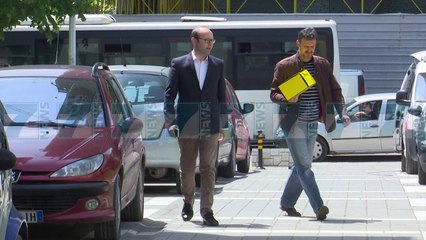 OPOZITA PADIT NE PROKURORI SEKRETARIN E KUVENDIT - News, Lajme - Kanali 7