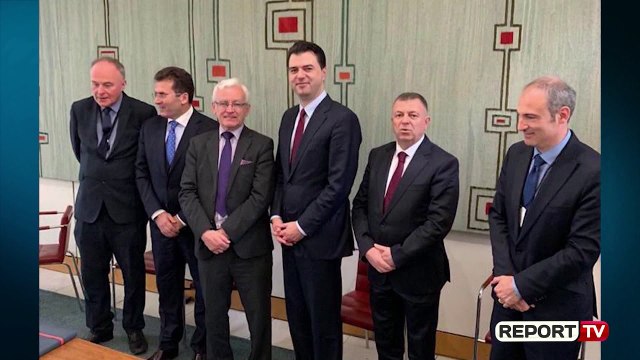 Report TV -Basha takimin me anëtarë të Dhomës së Lordëve: Qeveria tranzitore na nxjerr nga kriza