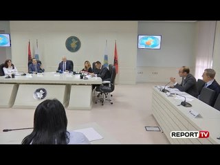 Regjistrohen kandidatët e Bindjes Demokratike! Përfaqësuesit e PD debate me anëtarët e KQZ
