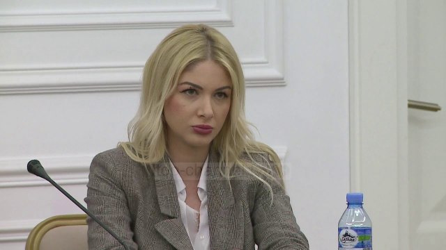 Biznesi: Ndalni krizën politike - Top Channel Albania - News - Lajme