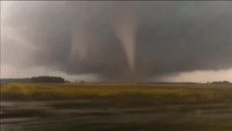 El centro de Estados Unidos sufre la destrucción provocada por una oleada de tornados