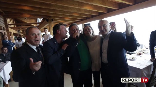 Krah Kozma Dushit dhe Marjana Kondi Meta ia merr këngës për jetimët