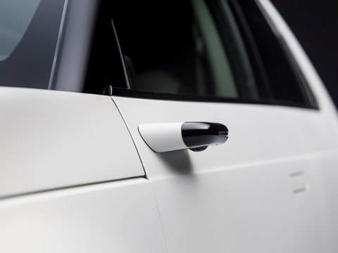 La Honda e avec des rétroviseurs caméras de série