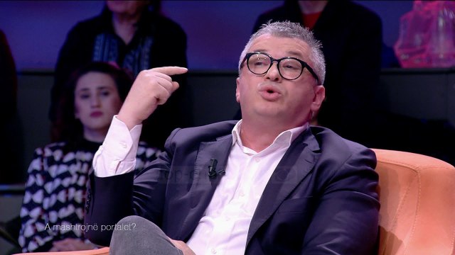 Top Show/ Alfred Peza shpjegon dy llojet e “fake news”