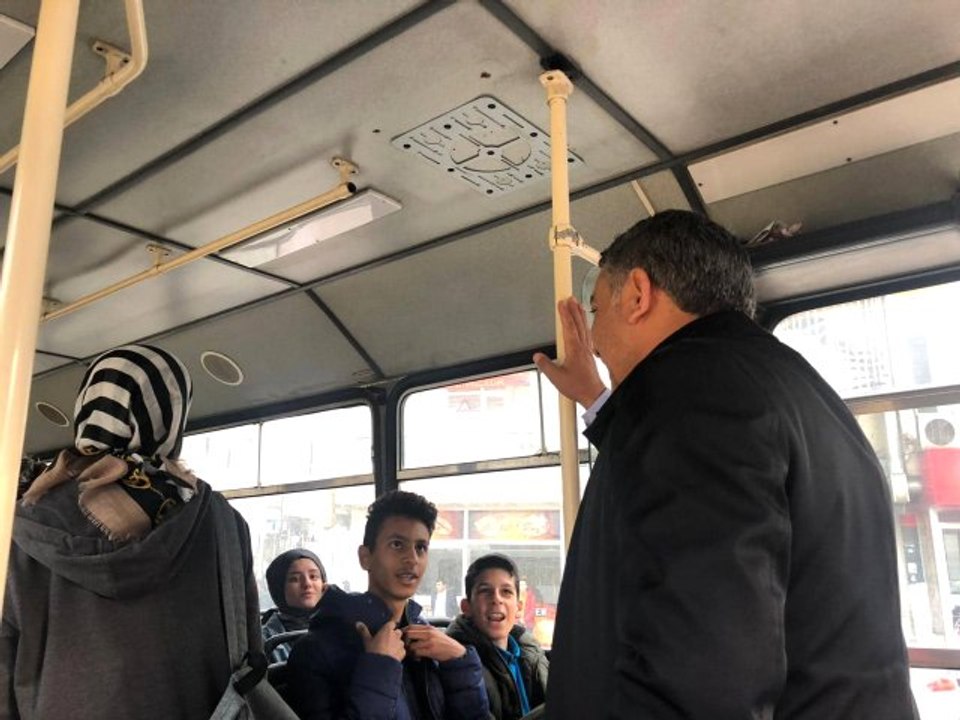 Dilovası Belediyesi, öğrencilere ücretsiz servis hizmeti vermeye başladı