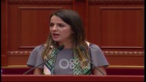 RTV Ora - Rudina Hajdari citon fjalimin e babait të saj në Parlament: Duhet unitet për në BE