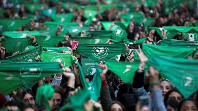 Una marea verde recorre Argentina para reclamar una nueva ley del aborto