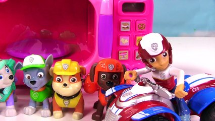 Paw Patrol Uses Minnie Mouse Magical Microwave to Cook Toy Surprise  !
