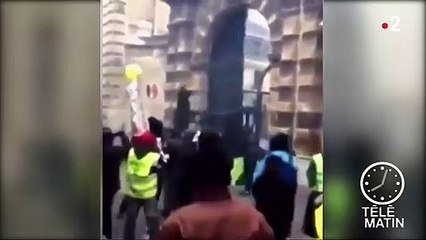 Paris : quatre "gilets jaunes" jugés pour avoir forcé un ministère