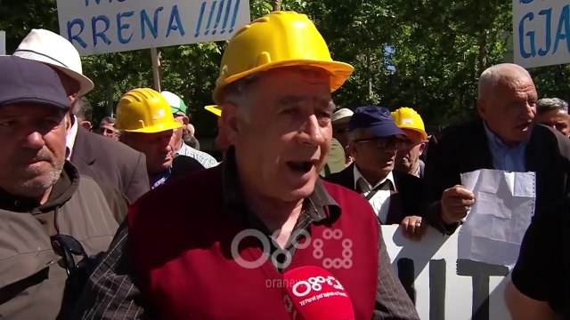 RTV Ora - Minatorët protestë para parlamentit, kundër pr/ligjit të qeverisë