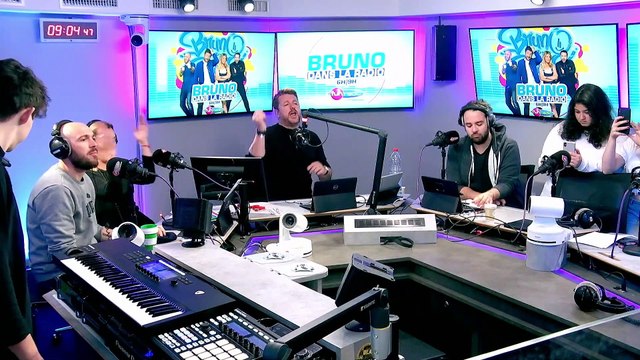 Petit Biscuit mixe dans Bruno Dans La Radio