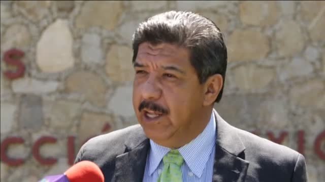 Seguidores de Trump construyen un muro privado en la frontera con México