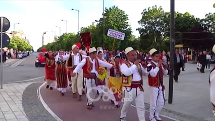RTV Ora - Muzika dhe vallja tradicionale kumbon në Lushnjë!
