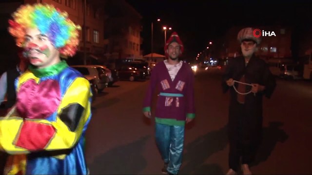 Kayseri'de Ramazan davulcuları mani söyleyerek vatandaşları sigarayı bırakmaya çağırdı