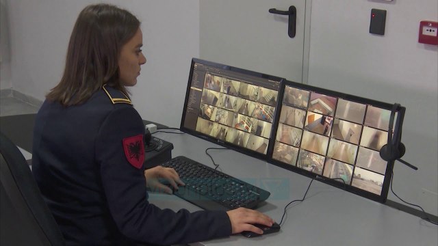 “41 Bis” në dorë të Donika Prelës - News, Lajme - Vizion Plus