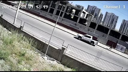 İnşaattaki çökme anı güvenlik kamerasına yansıdı