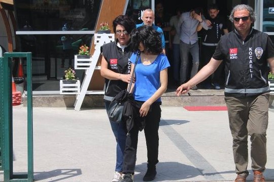 Talihsiz genç, kendisini cinsel ilişki vaadiyle kandıran kadının tuzağına düşüp dayak yedi