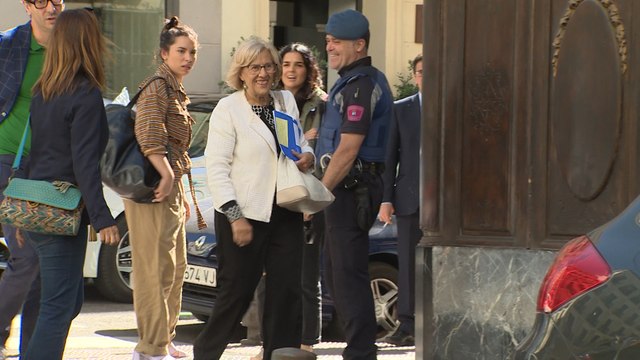 Carmena y Pepu en el acto de homenaje al pintor Eduardo Arroyo
