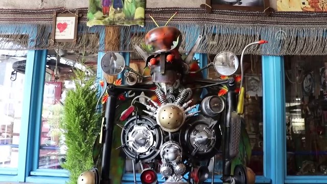 Hurdalardan 'sanat eseri' çıkarıyor - DENİZLİ