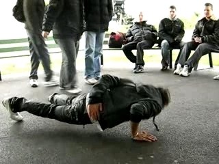 20 pompes avec une main ( Alim )