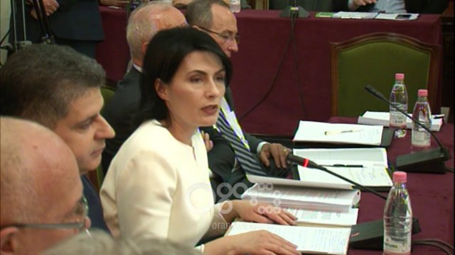 RTV Ora - Ç'po bëhet me dosjet 339 e 184, përgjigjja e Arta Markut në Komisionin e Ligjeve