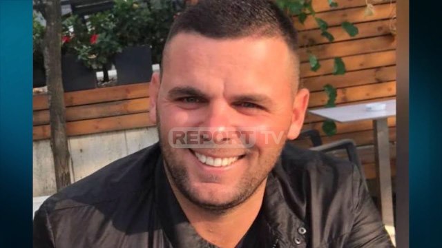 Report TV - Tentuan ta rrëmbenin, efektivi i policisë i merr armën agresorit dhe e plagos në bark