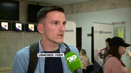 Shpërndahen Kartat e Studentëve - Top Channel Albania - News - Lajme