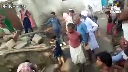 दमोह में बुजुर्ग महिला को एएसआई ने जमकर पीटा