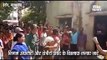 पानी नहीं मिलने से नाराज लोगों का प्रदर्शन, सड़क पर खाली बर्तन कर किया चक्काजाम