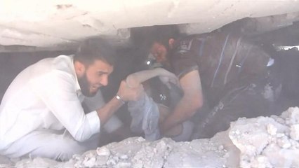 Szíria: Mentik az embereket a Fehérsisakosok