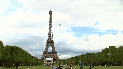 С Эйфелевой башни - на Марсово поле на зиплайне