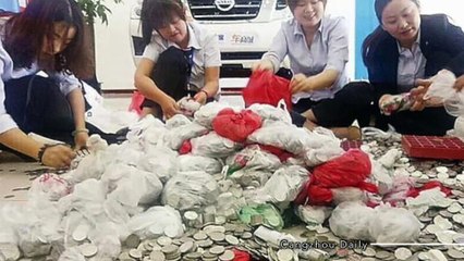 Mette da parte monete per 10 anni e riesce a comprare un’auto da 24.700 euro