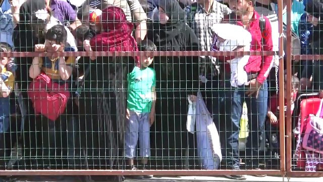 Sınır kapısında Suriyeli izdihamı