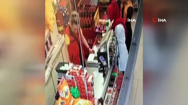 Konya'da marketten tırnakçılık yöntemiyle hırsızlık yapan kadın kamerada