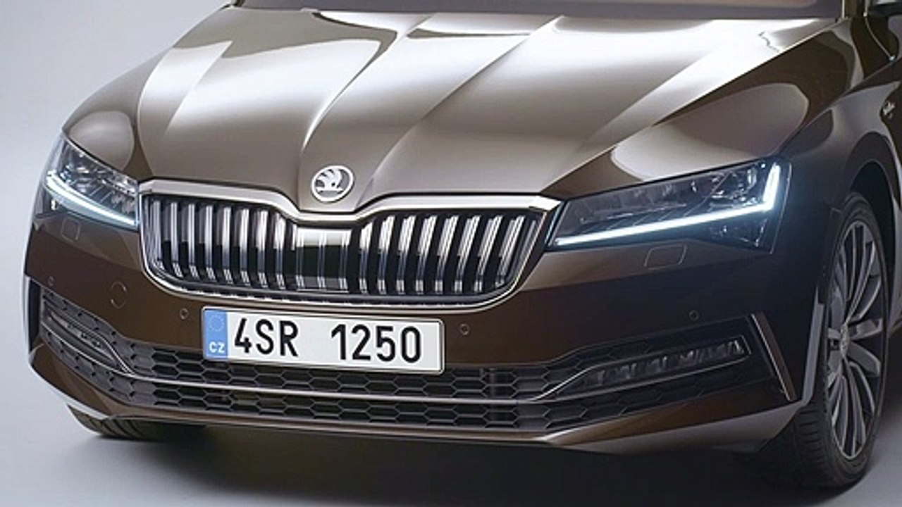 La Skoda Superb restylée affiche un design dynamique