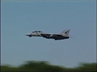 Grumman F-14 B "Tomcat" of Naval Strike Fighter Squadron 143 - low altitude demonstration