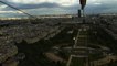 In volo a 90km/h giù dalla Torre Eiffel di Parigi con la zipline
