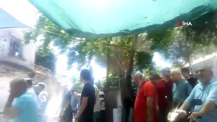 Uyuşturucu madde kullandıkları için öldükleri iddia edilen 2 genç toprağa verildi